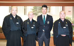 東北福祉大学ゴルフ部の松山英樹君が曹洞宗宗務庁を訪問しました 曹洞宗 曹洞禅ネット Sotozen Net 公式ページ